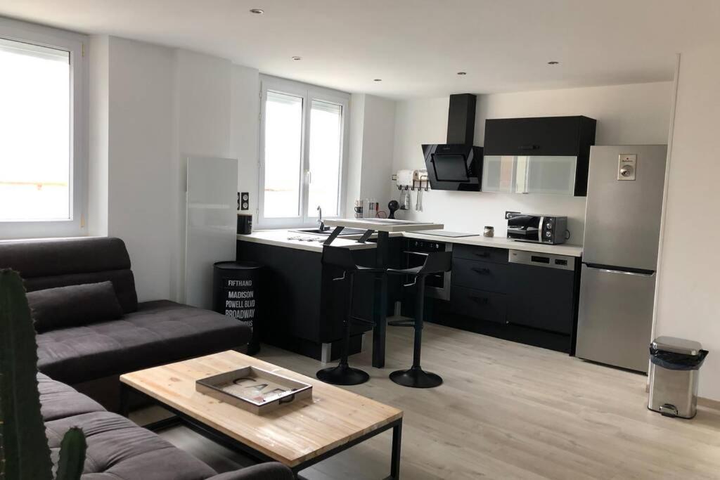 Appartement De Adrien Garage Prive Charleville-Mézières Dış mekan fotoğraf
